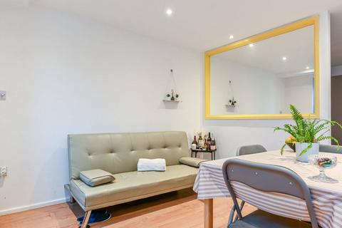 Studio for sale, Tottenham Road, De Beauvoir Town, London, N1