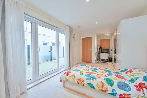 2 bedroom flat for sale, Bromyard House, Acton, London, W3