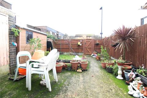 3 bedroom terraced house to rent, Convair Walk, Northolt, UB5