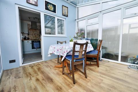 77 Messack Close, Falmouth, TR11 4SH