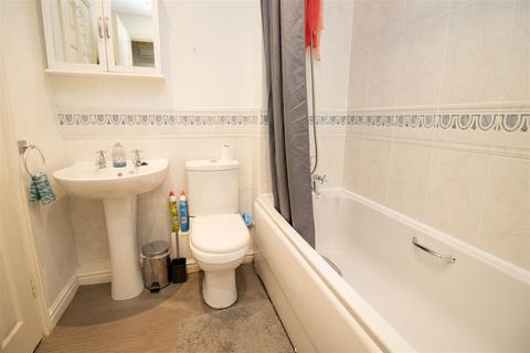 2 bedroom flat for sale, Kensington Court, Felling, Gateshead