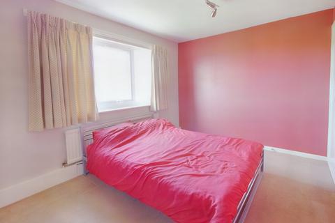 69 Longfellow Crescent, Oldham, OL1 4QN