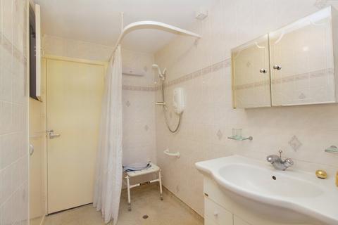 69 Longfellow Crescent, Oldham, OL1 4QN