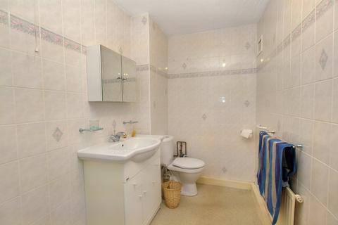 69 Longfellow Crescent, Oldham, OL1 4QN