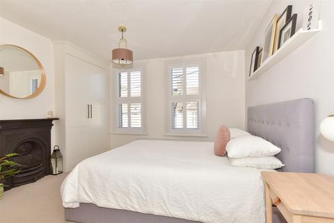 60 Clive Road, Rochester, ME1 3DA