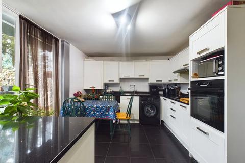 14 Barberry Close, Romford, RM3 8BJ