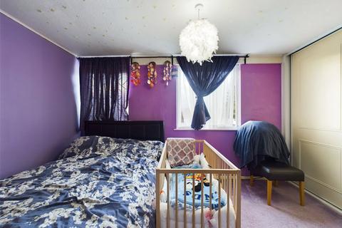 14 Barberry Close, Romford, RM3 8BJ