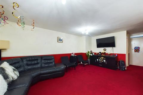 14 Barberry Close, Romford, RM3 8BJ