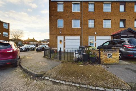 14 Barberry Close, Romford, RM3 8BJ
