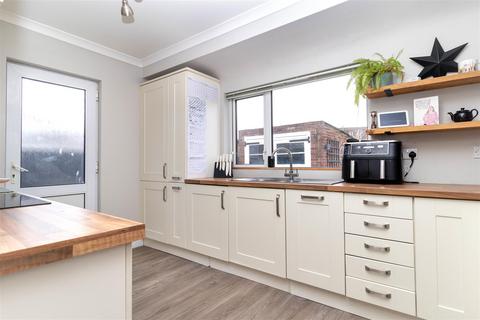 5 Leeward Close, Worthing, BN13 1NE