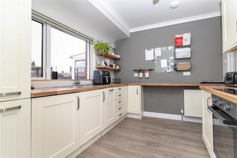 5 Leeward Close, Worthing, BN13 1NE