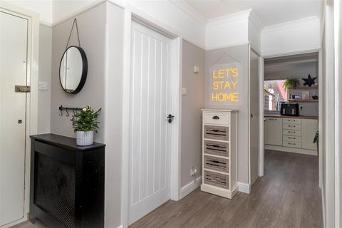 5 Leeward Close, Worthing, BN13 1NE