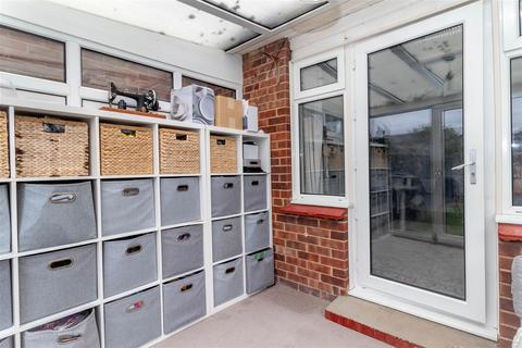 5 Leeward Close, Worthing, BN13 1NE