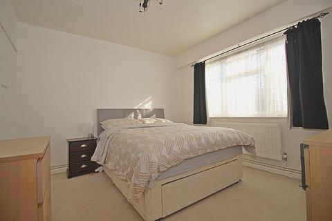 2 bedroom flat for sale, Clayponds Gardens, W5