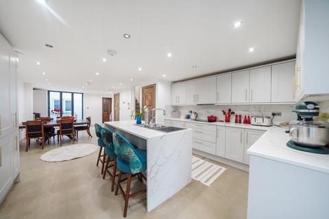 4 bedroom terraced house to rent, Marlborough Road, Upper Holloway