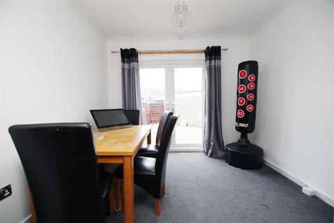 3 bedroom end of terrace house for sale, Avonmead, Swindon SN25