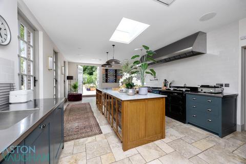 8 bedroom end of terrace house to rent, The Green, Brighton BN2