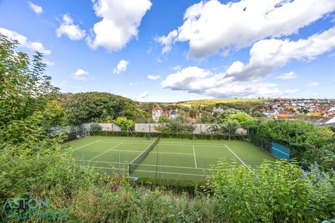 8 bedroom end of terrace house to rent, The Green, Brighton BN2