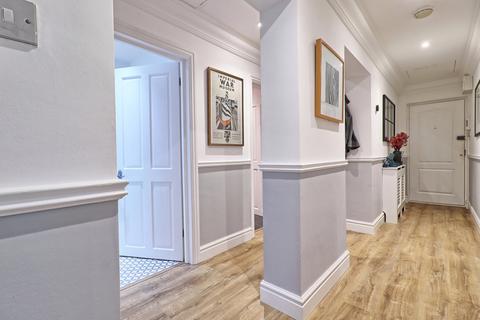 2 bedroom penthouse for sale, Palmerston Road, Westcliff-on-Sea, Essex