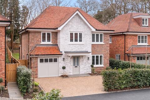 4 bedroom detached house for sale, Bigshotte Court, Berkshire RG45