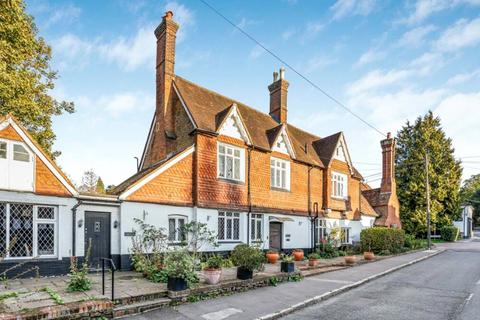 4 bedroom apartment for sale, High Street, Limpsfield, Oxted, Surrey, RH8