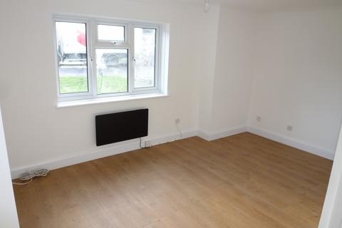 2 bedroom flat to rent, Quilter Close, Leagrave LU3