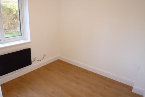 2 bedroom flat to rent, Quilter Close, Leagrave LU3