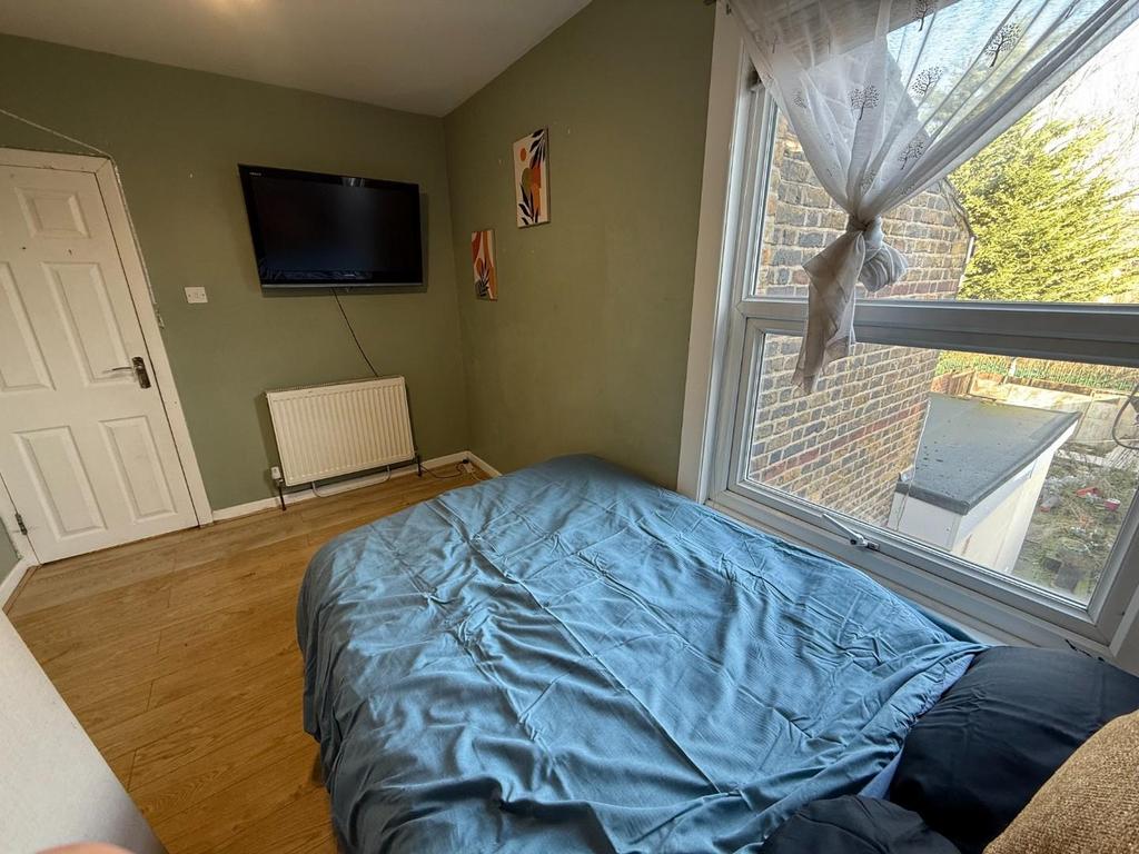 Room 5 - 17 Hatfield rd.jpeg