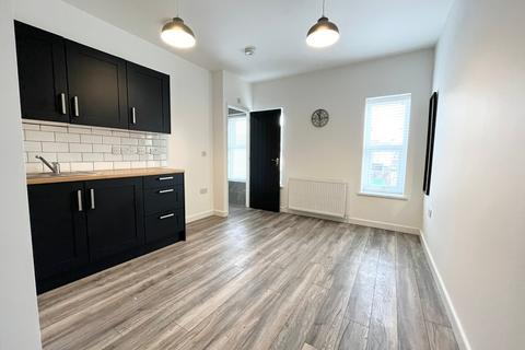 Studio to rent, Dogsthorpe Road, PETERBOROUGH PE1