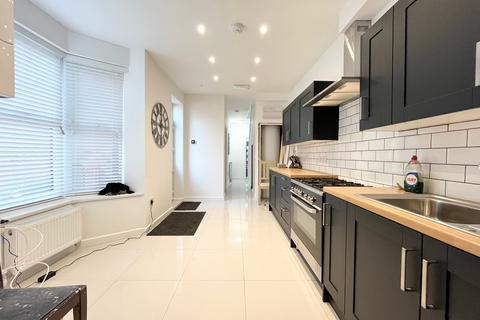 Studio to rent, Dogsthorpe Road, PETERBOROUGH PE1