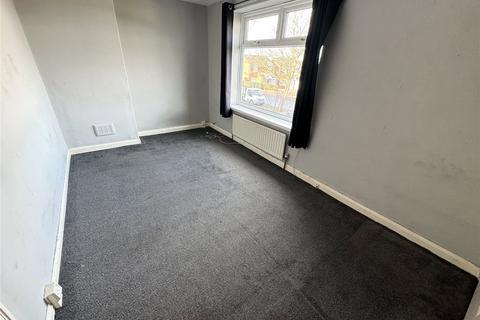 2 bedroom semi-detached house to rent, Manor Gardens, Gateshead, NE10