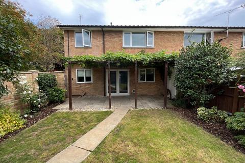 4 bedroom end of terrace house to rent, Golding Gardens, East Peckham