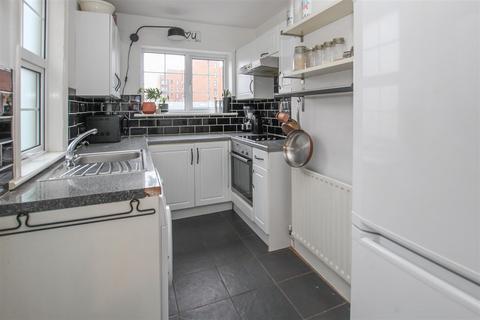 2 bedroom house for sale, Victoria Road, Brentwood