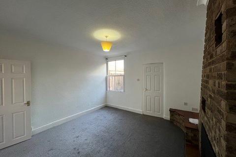 3 bedroom terraced house to rent, Lime Grove, Newark, Notts, NG24