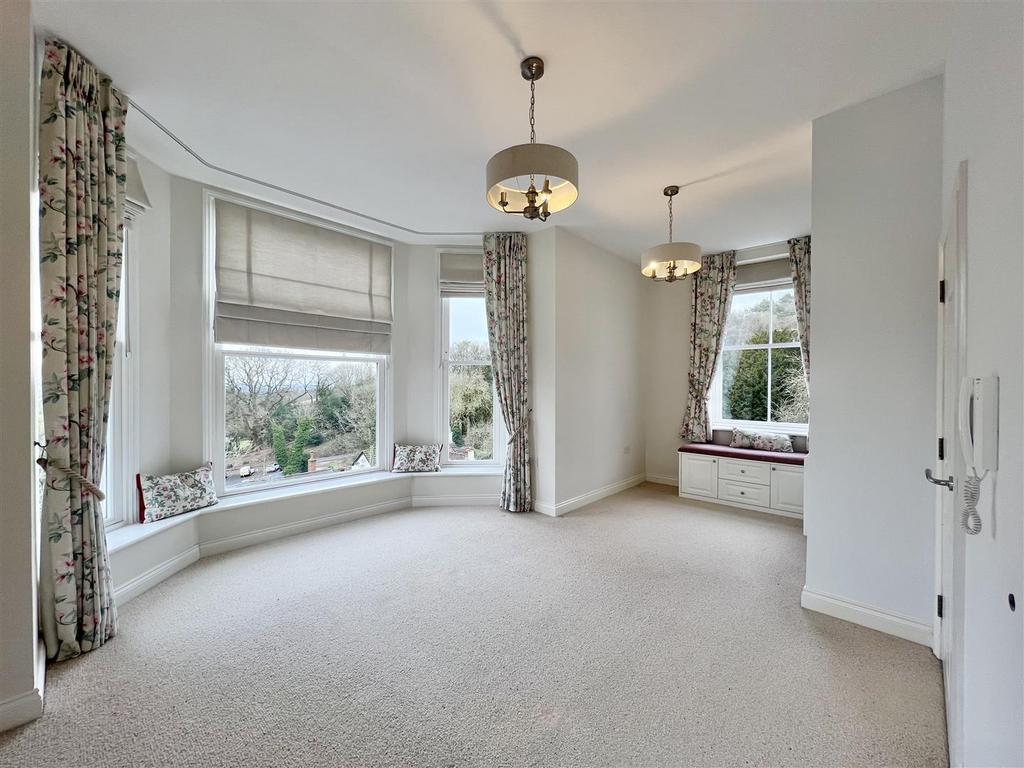 The Mount Clent Lounge 1.jpg