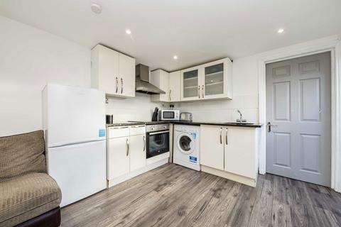 2 bedroom flat for sale, Highfield Road, London W3