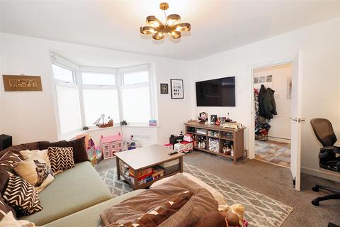 148 Croxdale Road, Borehamwood, WD6 4QB