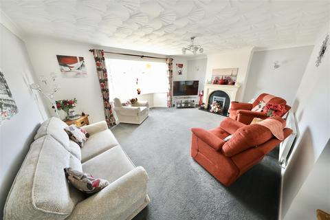 3 bedroom bungalow for sale, Manor Park, Preston, Hull