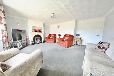 3 bedroom bungalow for sale, Manor Park, Preston, Hull