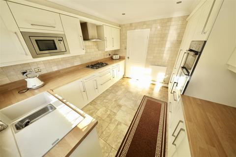 9 Manor Park, Preston, Hull, HU12 8XE
