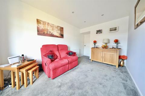 9 Manor Park, Preston, Hull, HU12 8XE