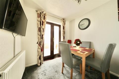 9 Manor Park, Preston, Hull, HU12 8XE