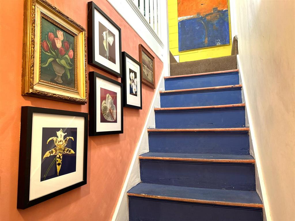 Stairway To First Floor 517