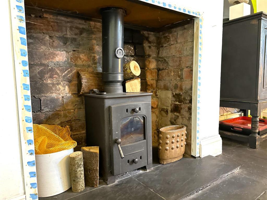 Fireplace &amp; Log Burner 489