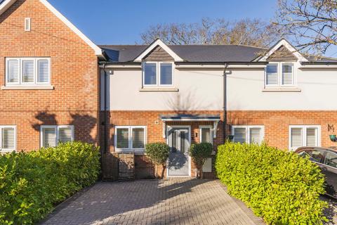 3 bedroom terraced house for sale, Avenue Road, Christchurch BH23