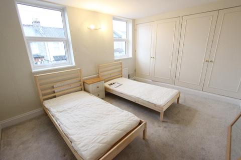 3 bedroom flat to rent, Bawtry Road, London N20