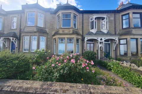 2 bedroom ground floor flat to rent, Marine Road East, Morecambe, LA4