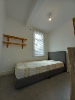 4 bedroom terraced house to rent, Park Road, London N8