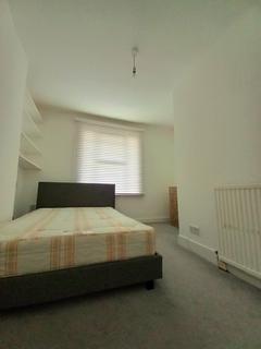 4 bedroom terraced house to rent, Park Road, London N8