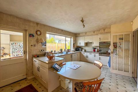 15 Hill Drive, Failand, Bristol, BS8 3UX